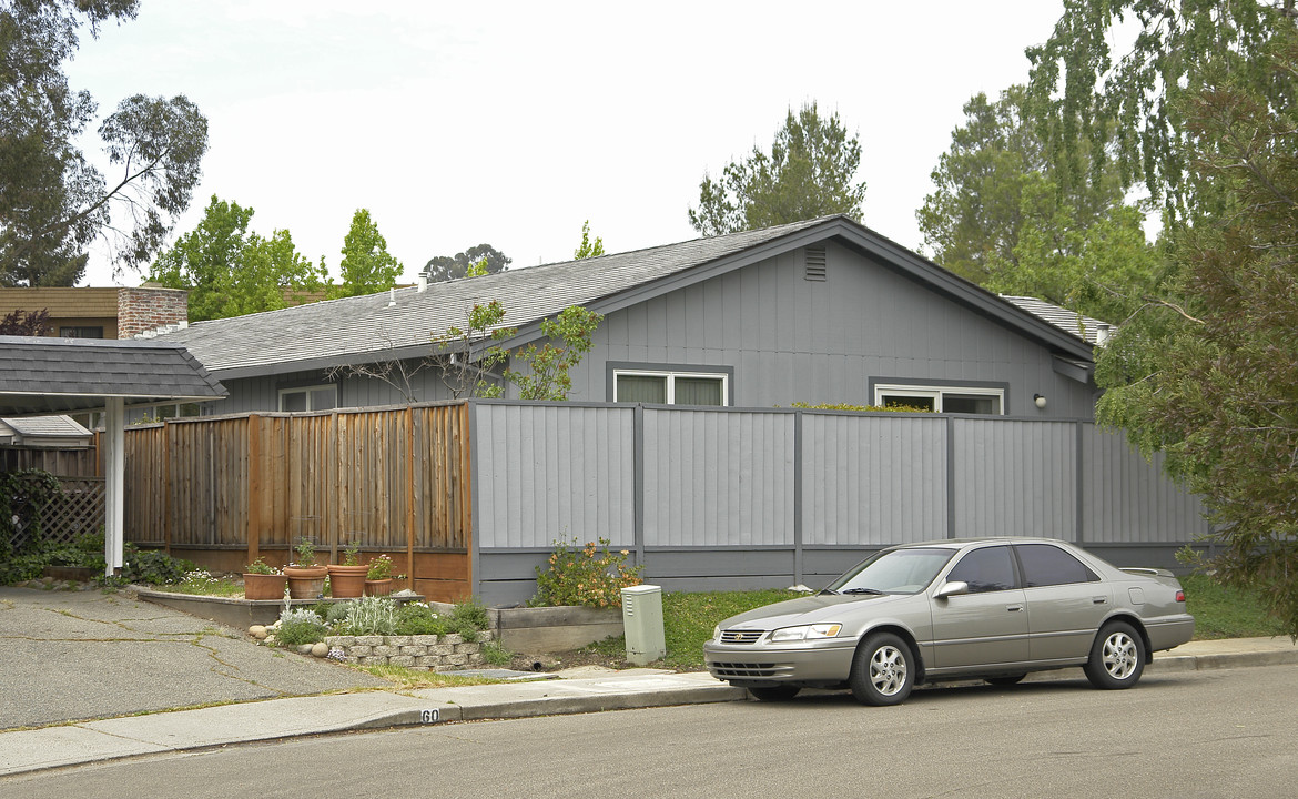 90-100 Island Ct in Walnut Creek, CA - Building Photo