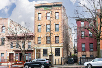 326 Montgomery St in Jersey City, NJ - Building Photo - Building Photo