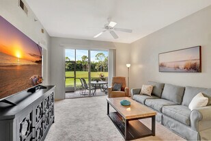 2845 Cypress Trace Cir in Naples, FL - Building Photo