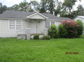 1426 Mary St in Waycross, GA - Building Photo