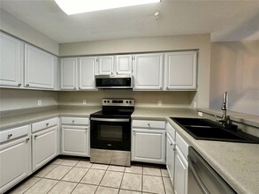 13917 Fairway Island Dr, Unit 922 in Orlando, FL - Building Photo - Building Photo