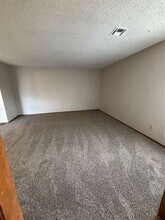 901 NE Tortoise Dr in Lawton, OK - Foto de edificio - Building Photo