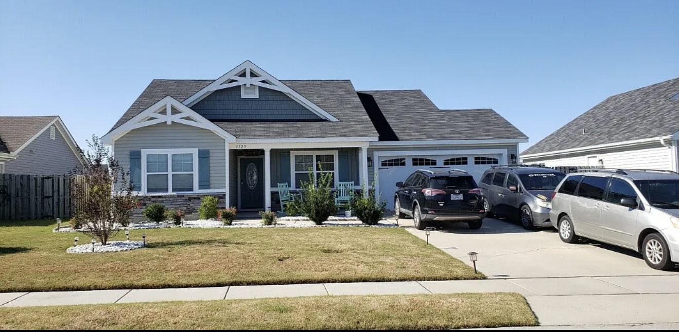 1129 Crestfield Way in Leland, NC - Foto de edificio