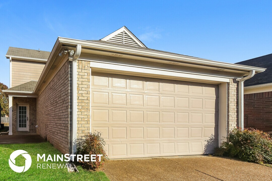 10085 Woodland Hills Dr in Cordova, TN - Building Photo