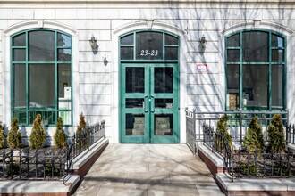 23-23 31st Ave in Astoria, NY - Foto de edificio - Building Photo