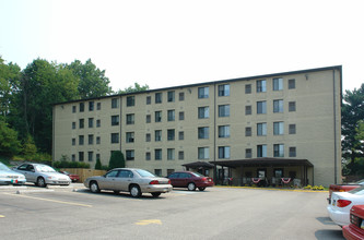 Shaler Oaks in Pittsburgh, PA - Foto de edificio - Building Photo