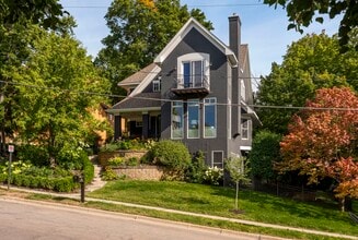 745 Rice St E in Wayzata, MN - Building Photo - Building Photo