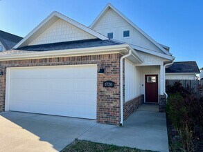 1720 W Broadway Pl in Rogers, AR - Building Photo - Building Photo