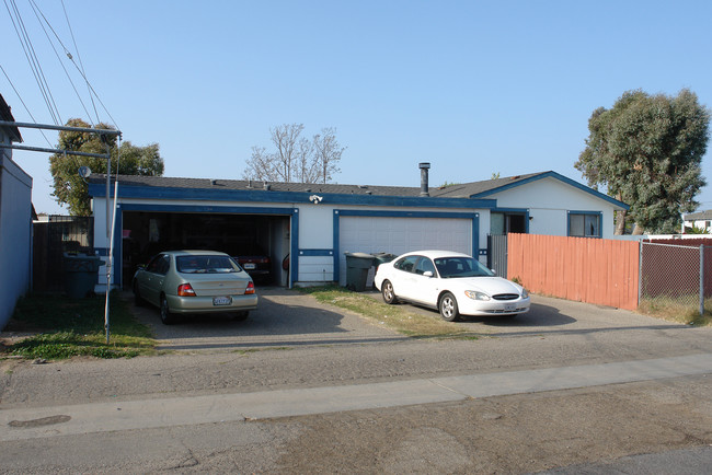 510 Dollie St in Oxnard, CA - Foto de edificio - Building Photo