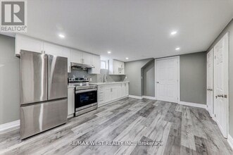 2 Horizon Crescent in Toronto, ON - Building Photo - Building Photo
