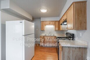 760 Plymouth Dr NE in Salem, OR - Building Photo