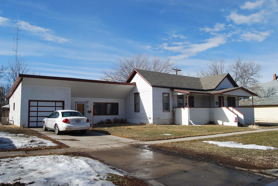 221-225 King St in Chadron, NE - Building Photo