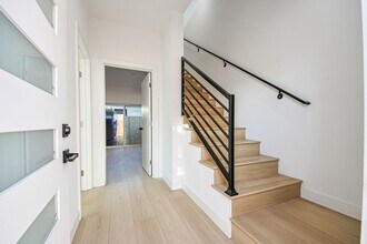 2404 Cochran Ave in Los Angeles, CA - Building Photo - Building Photo