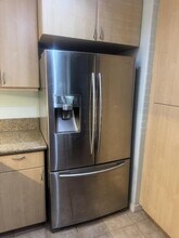 8275 Station Village Ln in San Diego, CA - Foto de edificio - Building Photo