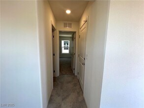 8694 Glen Echo Ave in Las Vegas, NV - Building Photo - Building Photo