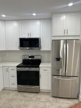 3257 SW 26th St in Miami, FL - Building Photo - Building Photo