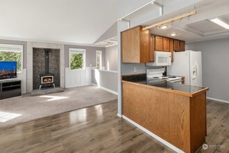 27225 208th Ave SE in Maple Valley, WA - Building Photo - Building Photo