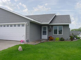 409 Sarah Cir in Baldwin, WI - Building Photo