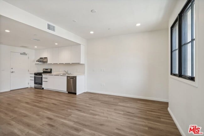 951 S Wilton Pl in Los Angeles, CA - Building Photo - Building Photo