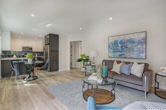 2049 Diamond St in San Diego, CA - Building Photo - Building Photo