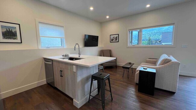 691-697 7 St in Fernie, BC - Building Photo - Building Photo