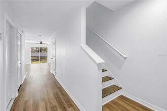 8517 Edgewater Pl Blvd in Tampa, FL - Foto de edificio - Building Photo