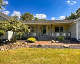 97 1/2 Sanger Ave in New Hartford, NY - Building Photo - Building Photo