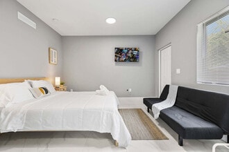 1350 NW 28th St in Miami, FL - Building Photo - Building Photo