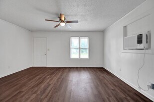 403 Summit St, Unit 2 in Madison, NC - Building Photo