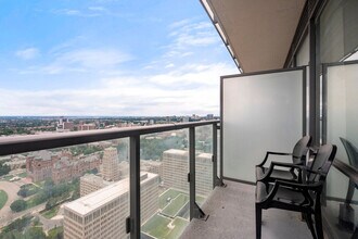 880 Bay St. in Toronto, ON - Building Photo - Building Photo