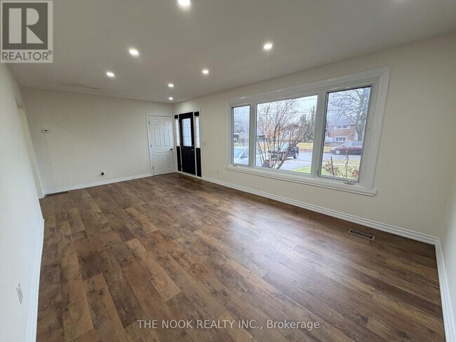 860 Florell Dr in Oshawa, ON - Building Photo - Building Photo