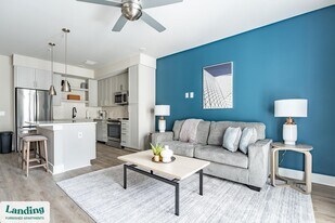 300 E Broad St, Unit 450 in Savannah, GA - Building Photo