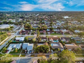 10430 Sunset Strip in Sunrise, FL - Foto de edificio - Building Photo