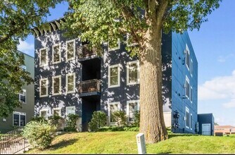 1717 Olive Ave in Des Moines, IA - Building Photo - Building Photo