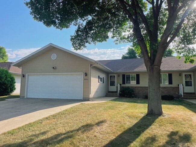 property at 805 W Southview Ct