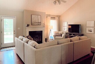 121 Rothbury Dr in Whispering Pines, NC - Foto de edificio - Building Photo