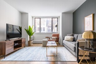 670 N May St in Chicago, IL - Building Photo