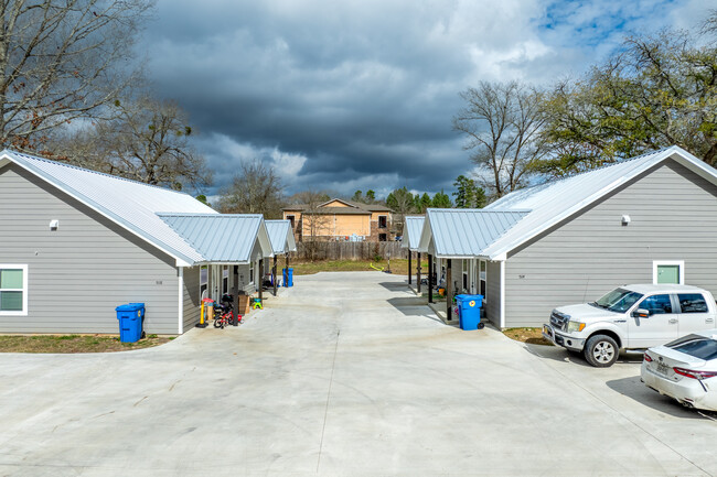 5114 and 5118 Lotus Lane in Lufkin, TX - Building Photo - Building Photo