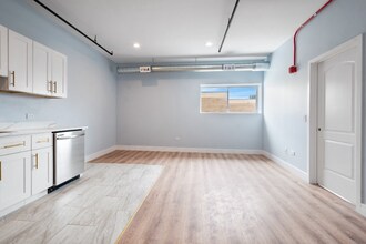 9865 W Roosevelt Rd, Unit 202 in Westchester, IL - Building Photo - Building Photo