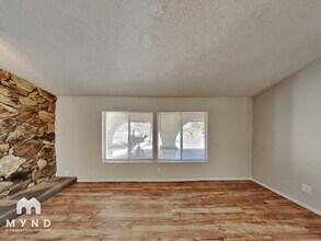 2001 Verdinal Dr, Unit 315 in Las Vegas, NV - Foto de edificio - Building Photo