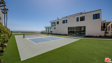 31100 Broad Beach Rd in Malibu, CA - Foto de edificio - Building Photo