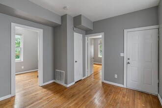 1039 Victoria St N, Unit Apt 2 in St. Paul, MN - Building Photo - Building Photo