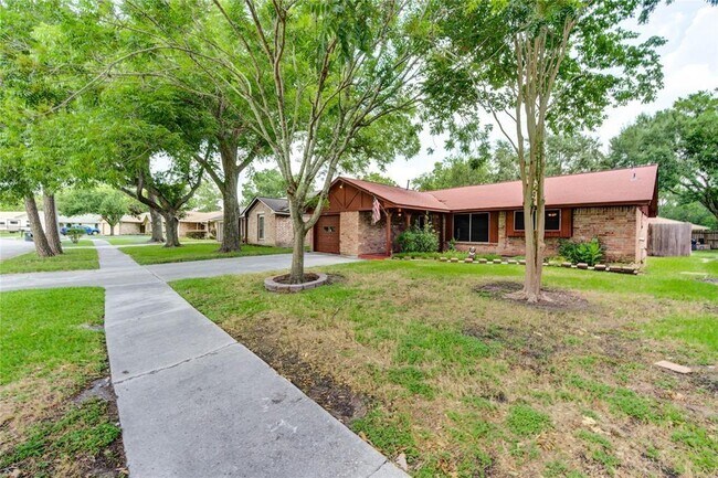 13634 Greenridge Dr in Sugar Land, TX - Building Photo - Building Photo