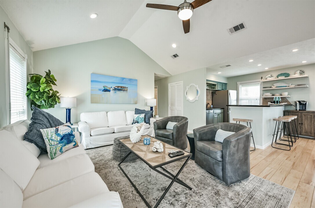 21923 Frio Dr in Galveston, TX - Building Photo