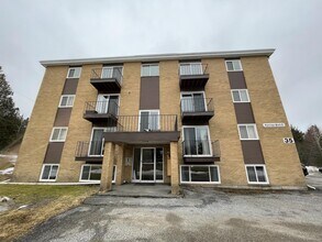 35 Dobbin St in Rothesay, NB - Building Photo - Building Photo