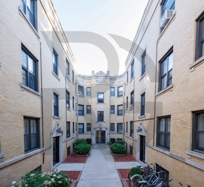 423 W Belden Ave, Unit #429.5-B303 in Chicago, IL - Foto de edificio