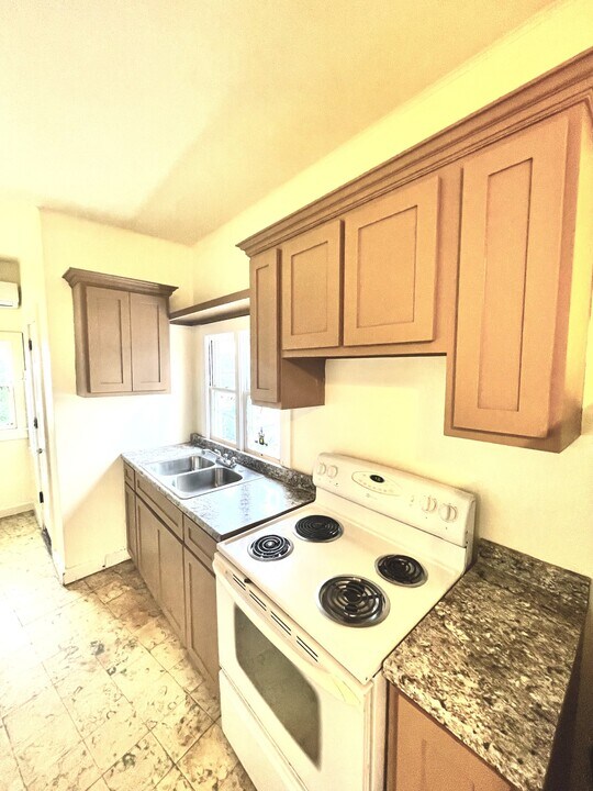 428 S Texas Ave, Unit Apt 11 in Mercedes, TX - Foto de edificio