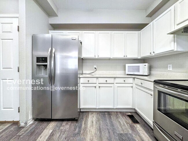 9758 Laredo St. in Commerce City, CO - Building Photo - Building Photo