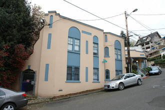 800 SW Green Ave in Portland, OR - Foto de edificio - Building Photo