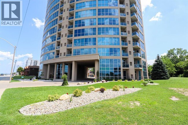 1225 Riverside Dr W in Windsor, ON - Building Photo - Building Photo